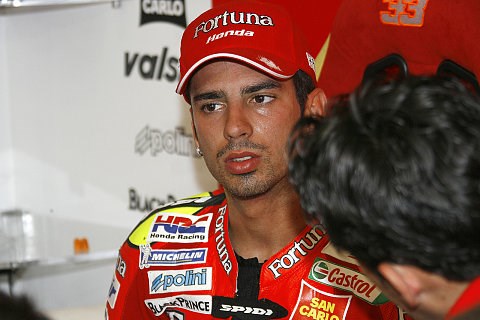 Rennen MotoGP: Drei Verletzte, drei Starts und ein Rossi-Sieg