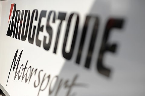 Asymmetrische Hinterreifen in Barcelona: Bridgestone beugt sich den Kurven