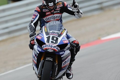 Spies holt sich Sieg im ersten Lauf: Flag-to-Flag sorgt für Überraschungen