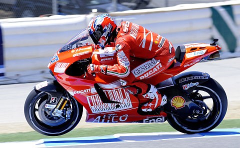 1. Training - Stoner am Sachsenring vorne: Enges Feld