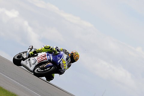 Rossi holt Pole Position in Donington: Pedrosa und Lorenzo übertrumpft