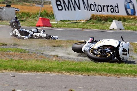 Arne Todes Sturz in Lauf 1 in Schleiz: Der Vorderradrutscher