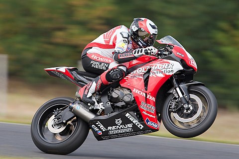 Martin Bauer wieder fit: Pole und Sieg bei Testrennen