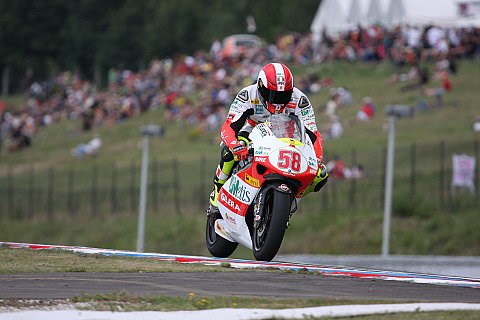 Simoncelli siegt in Brünn: Bautista crasht beim Jubeln