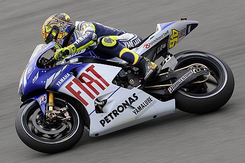 QP: Pole und Sturz für Rossi: Rossi holt erst Pole und stürzt dann