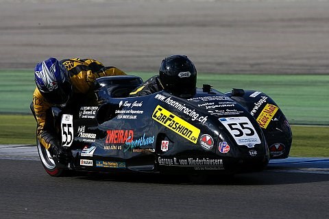 IDM Sidecar - Schlosser siegt mit Ersatzbeifahrer : Titel und Sieg