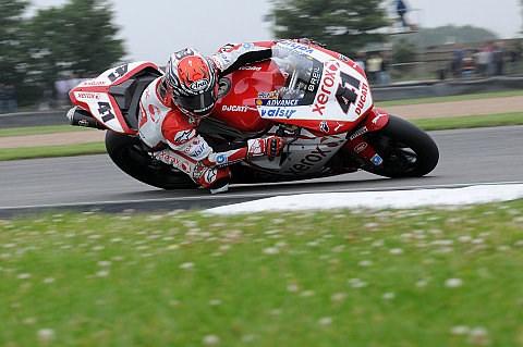 Haga voraus, Corser auf BMW Dritter: Strömender Regen in der Eifel