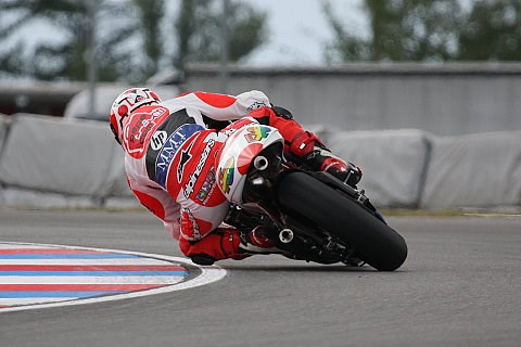 Barbera vor Pasini und Aoyama: Barbera fährt Konkurrenz in Grund und Boden