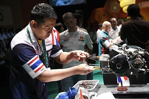 Gresinis beim Mechaniker-Wettbewerb: Philippino gewinnt