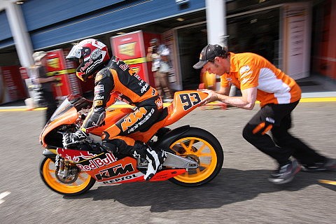 Marquez startet aus Reihe 1: KTM über das Feld verstreut