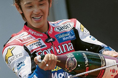 Aoyama: Kato hat mir geholfen: Im Kies gebetet