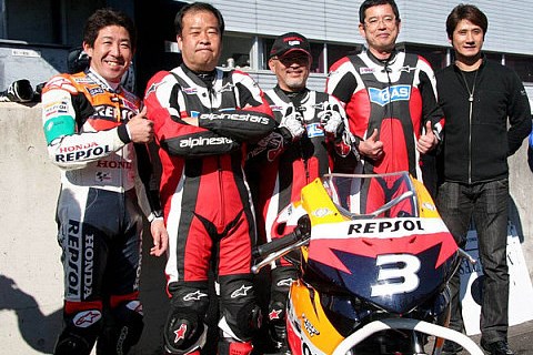 HRC-Chefs bei Minibike-Rennen: Zusammen mit Okada und Ito