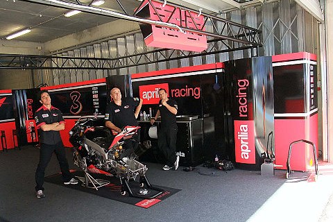 Aprilia reist unverrichteter Dinge ab: Wetter-Reinfall in Spanien