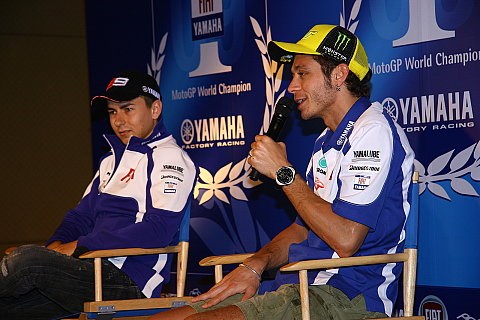 Rossi und Lorenzo in Thailand zu Besuch: So viele Fans