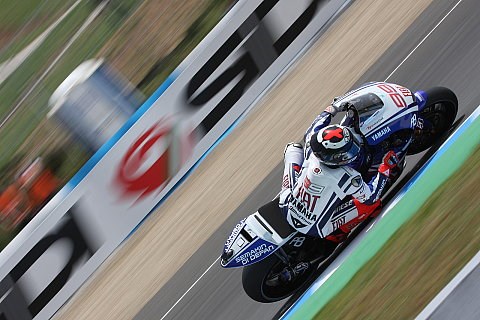 Lorenzo führt in Jerez zweites Training an: Lorenzo vor Pedrosa und Stoner