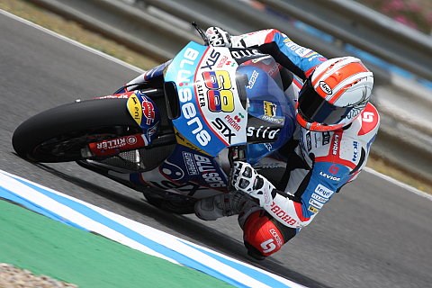 Im Slide zur Bestzeit für Hernandez: Thomas Lüthi auf 3, Stefan Bradl auf 7