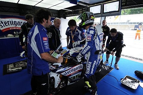 Crutchlow freut Leistung bisher: Weniger als eine Zehntel ist ärgerlich