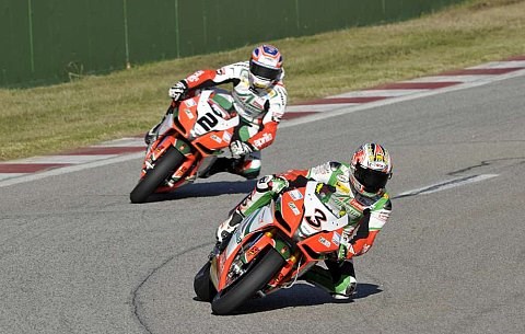 Doppelsieg für Biaggi und Aprilia: Haslam verliert WM-Führung