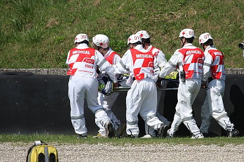 Rossi stürzt im 2. Mugello-Training schwer: Bestzeit für Lorenzo