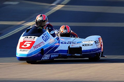TT2010: Klaffenböck gewinnt Sidecars: Erstes TT-Podium gleich ein Sieg
