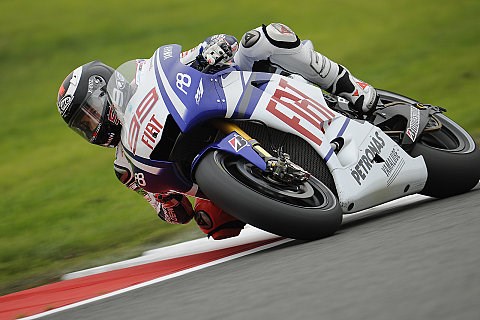 Lorenzo holt Pole Position in Silverstone: Pedrosa stürzt schwer