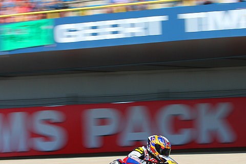 Akiyoshi hielt durch und punktete: Mit Sturzmotorrad ins Rennen