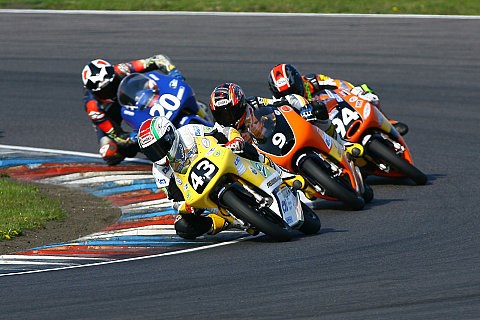 125: Dreifachsieg für Freudenberg Racing: Haare ab