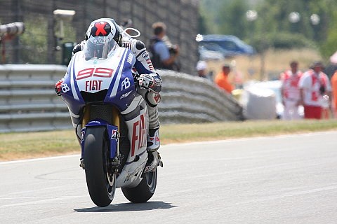 Lorenzo führt 2. Sachsenring-Training an: Rossi verbessert sich auf dritten Platz