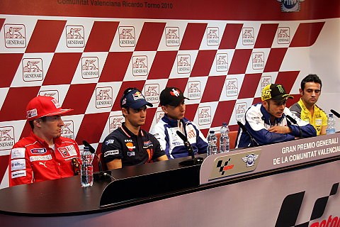 Viel Gelächter auf der Pressekonferenz: Hayden hat Lacher auf seiner Seite