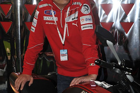 Ducatis Strassenentwicklung basiert auf Racing: 2011 mit der italienischen Flagge auf der Verkleidung