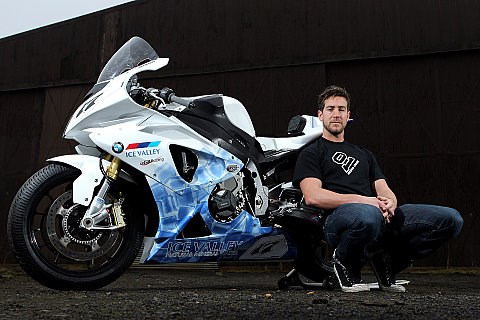 TT2011 - Simon Andrews nimmt TT in Angriff: Superbike, Superstock und Senior TT auf BMW