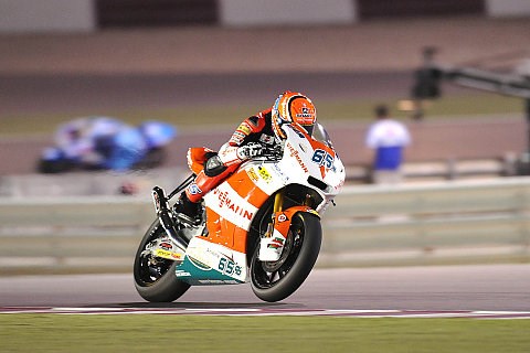 Bradl dominiert den Katar-Freitag in der Moto2: Die Gegner stehen gelassen