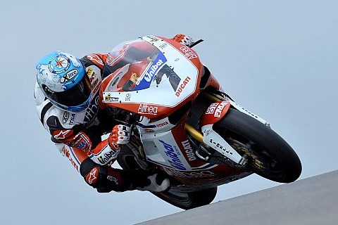 FT1 - Checa führt Triumphzug fort: Bestzeit im ersten Training in Donington