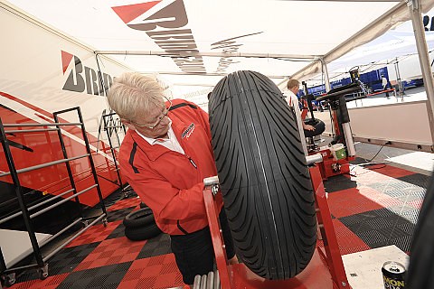 Nach Japan-Desaster kaum Engpässe: Rennsport kann weitergehen