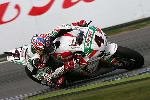 Rea Schnellster im ersten freien Training: Corser knapp dahinter