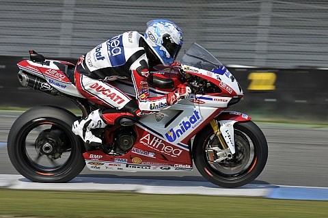 Checa führt Misano-Test an: Sommerlich heiß