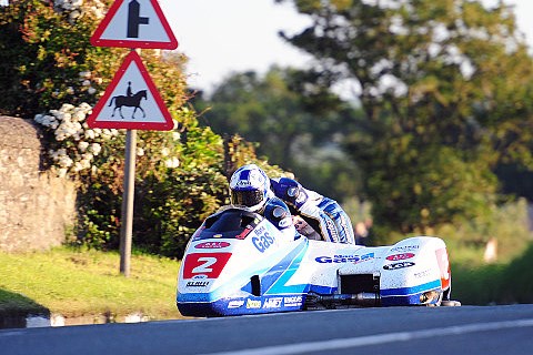 TT2011 - Chaosdonnerstag sieht nur Sidecars: Öl, Unfälle und Abbrüche