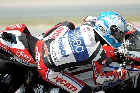 Rennopas auf dem Podest: Checa gewinnt Rennen 1 in Misano