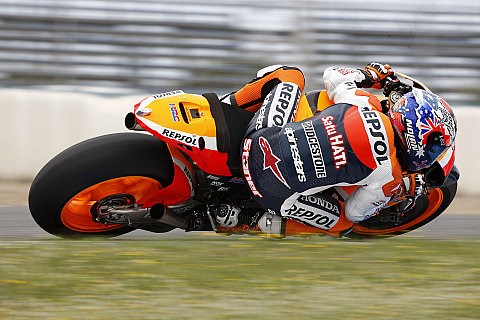 Stoner legt Testzeit vor: Dovizioso führte noch zum Mittag