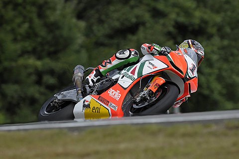 Biaggi in Brünn auf Pole: Biaggi knapp vor Melandri und Checa