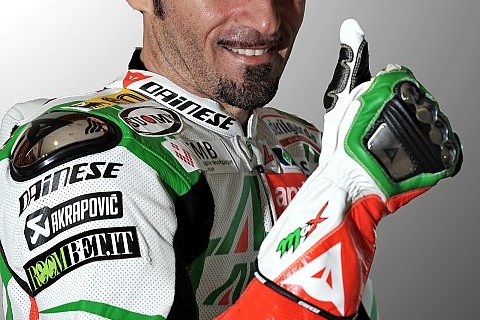 Biaggi holt sich den Sieg in Lauf 2: Biaggi siegt vor Melandri und Checa