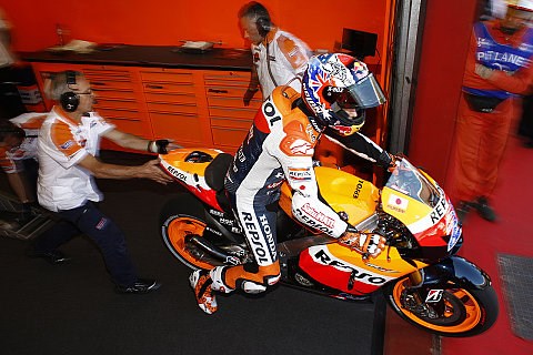 Stoner holt Pole Position: Lorenzo in letzter Sekunde in Reihe eins