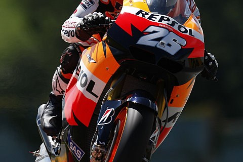 Pedrosa überlegen im ersten freien Training: Rossi mit bester Ducati auf Platz 11