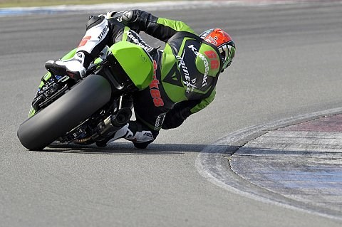 Sykes gewinnt im Dauerregen: Haga wirft Sieg weg