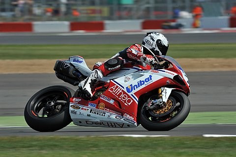 Checa beherrscht erstes Training: Eine Sekunde auf neuem Asphalt verloren