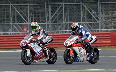 STK1000 - Meistertitel für Giugliano: Petrucci gewinnt in Magny Cours