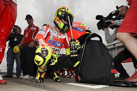 Rossi wähnte sich ohne Sturz als Podestkandidat: Ohne Chance im Yamaha-Sandwich