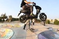 Scooter im Skatepark