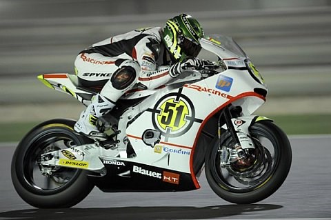 Pirro holt emotionalen Sieg für Gresini: Bradls Rennen endet vorzeitig