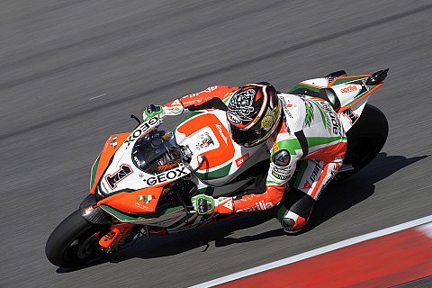 Biaggi gewinnt Rennen eins: Checa stürzt